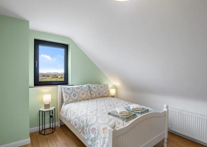 Lakeview House Балликоннили